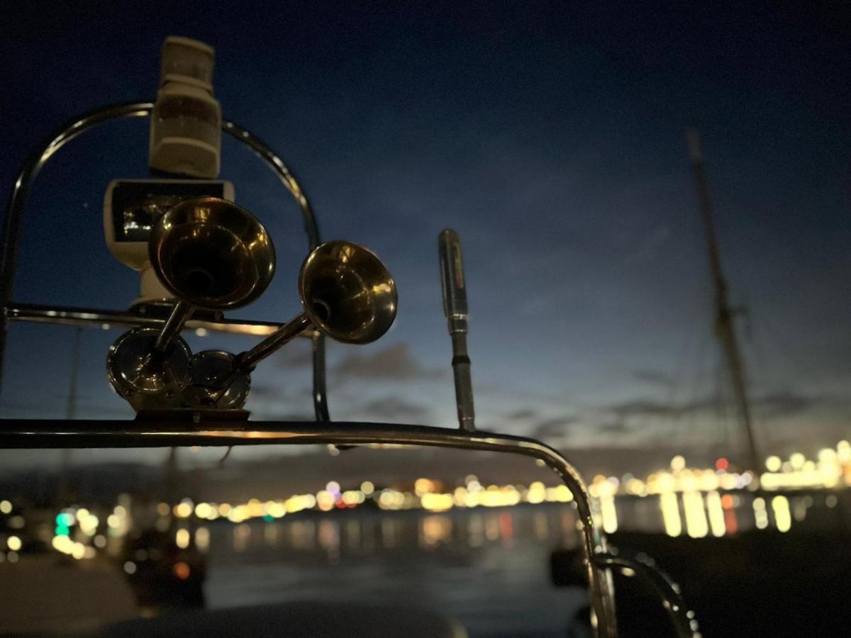 Готель Tranquility Yachts -A 52Ft Motor Yacht With Waterfront Views Over Plymouth. Екстер'єр фото